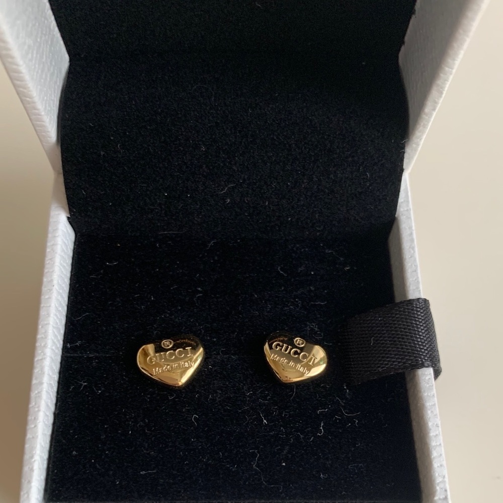 Gold Gucci earring